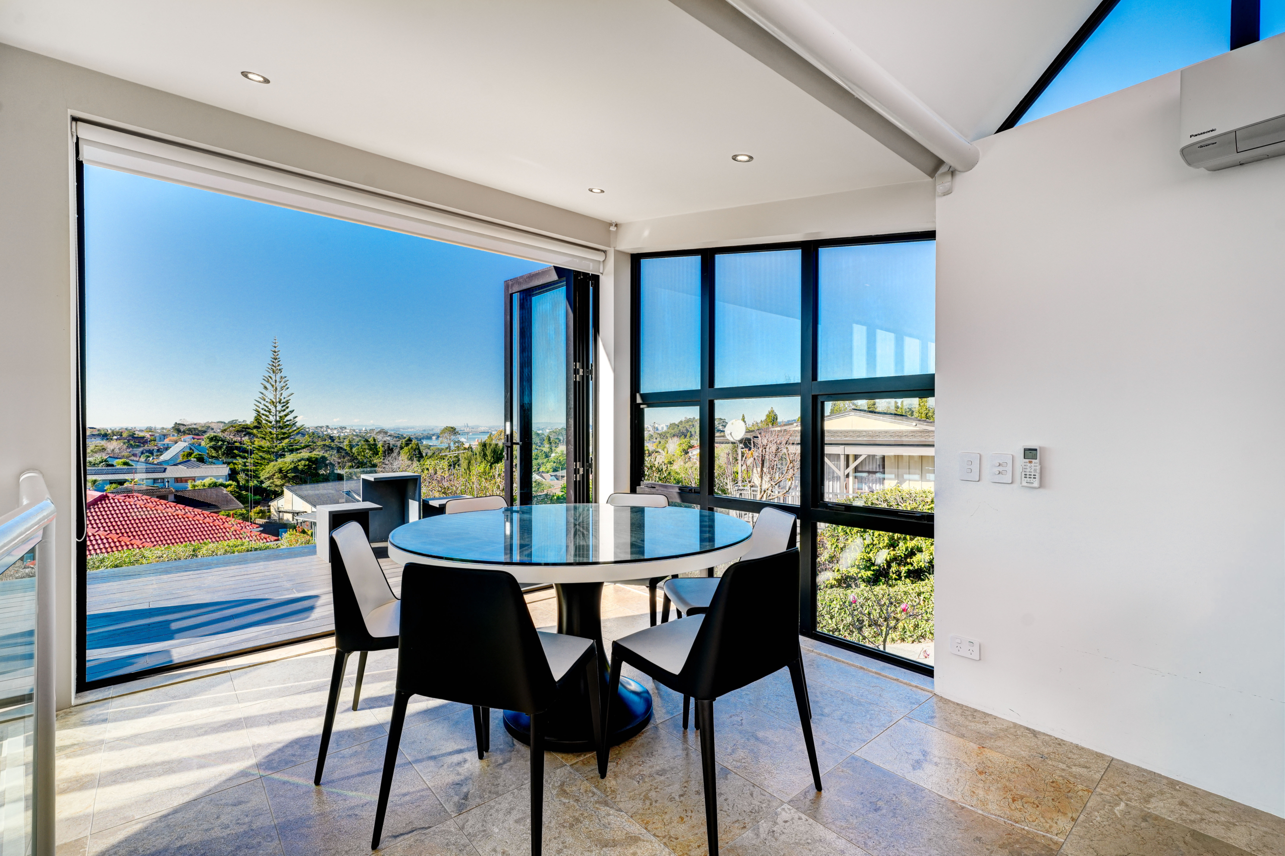209630602__1784079640-56233-INTERIOR-5 Spectacular Sea Views with Abundant Sunlight