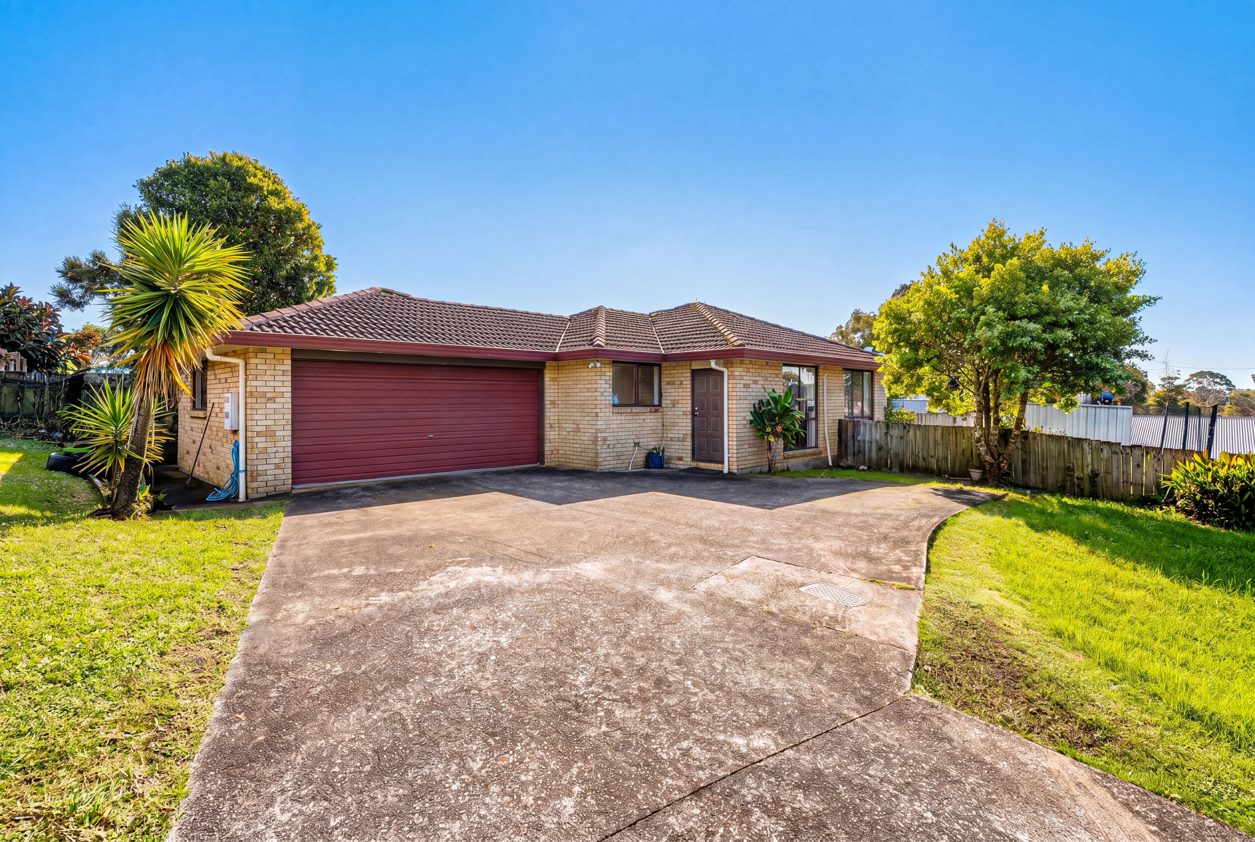 209647646__1784082700-64454-EXTERIOR-4 Urgent Sale- Bring your Offers | Brick-Tile