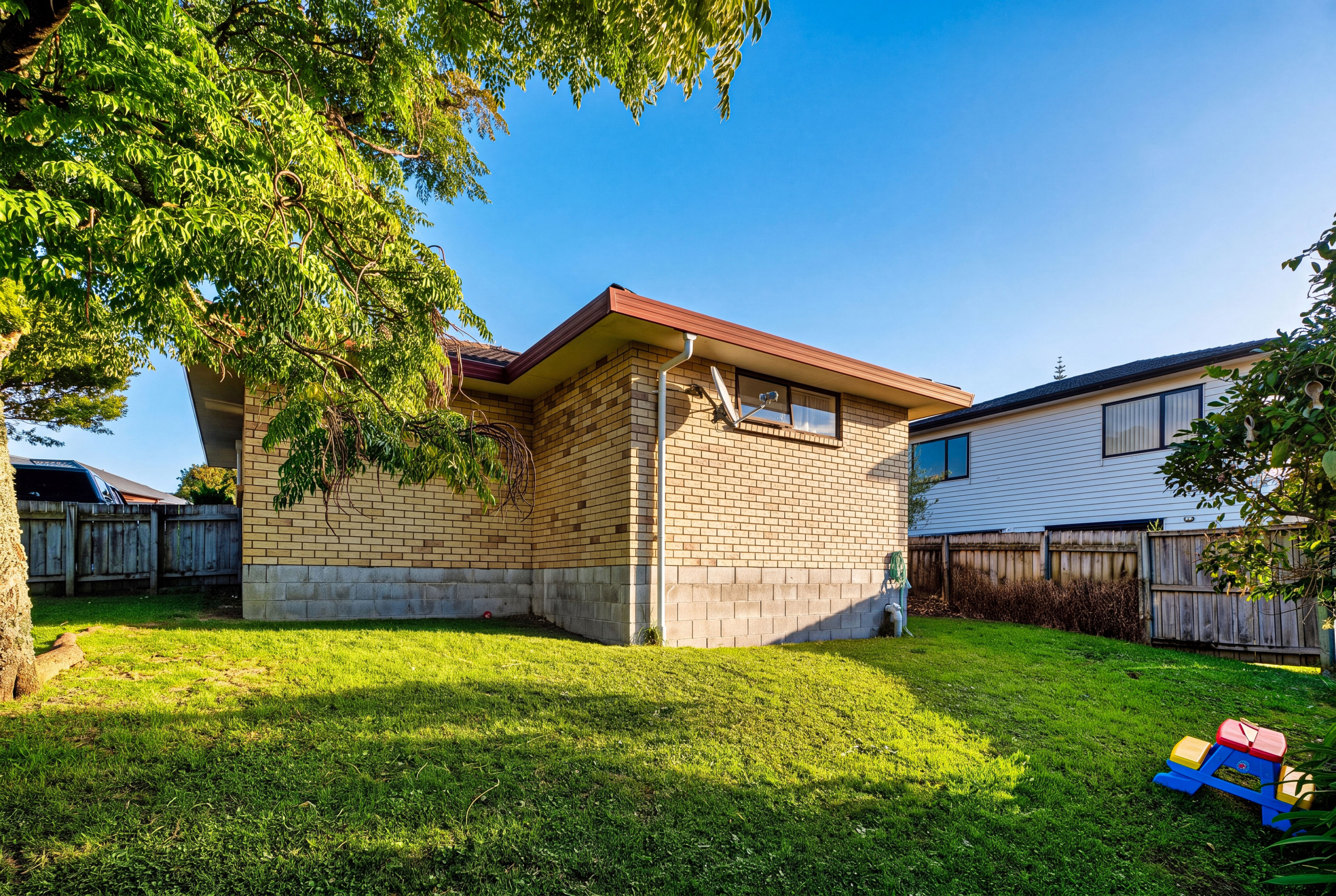 209647794__1784082707-53188-EXTERIOR-7 Urgent Sale- Bring your Offers | Brick-Tile
