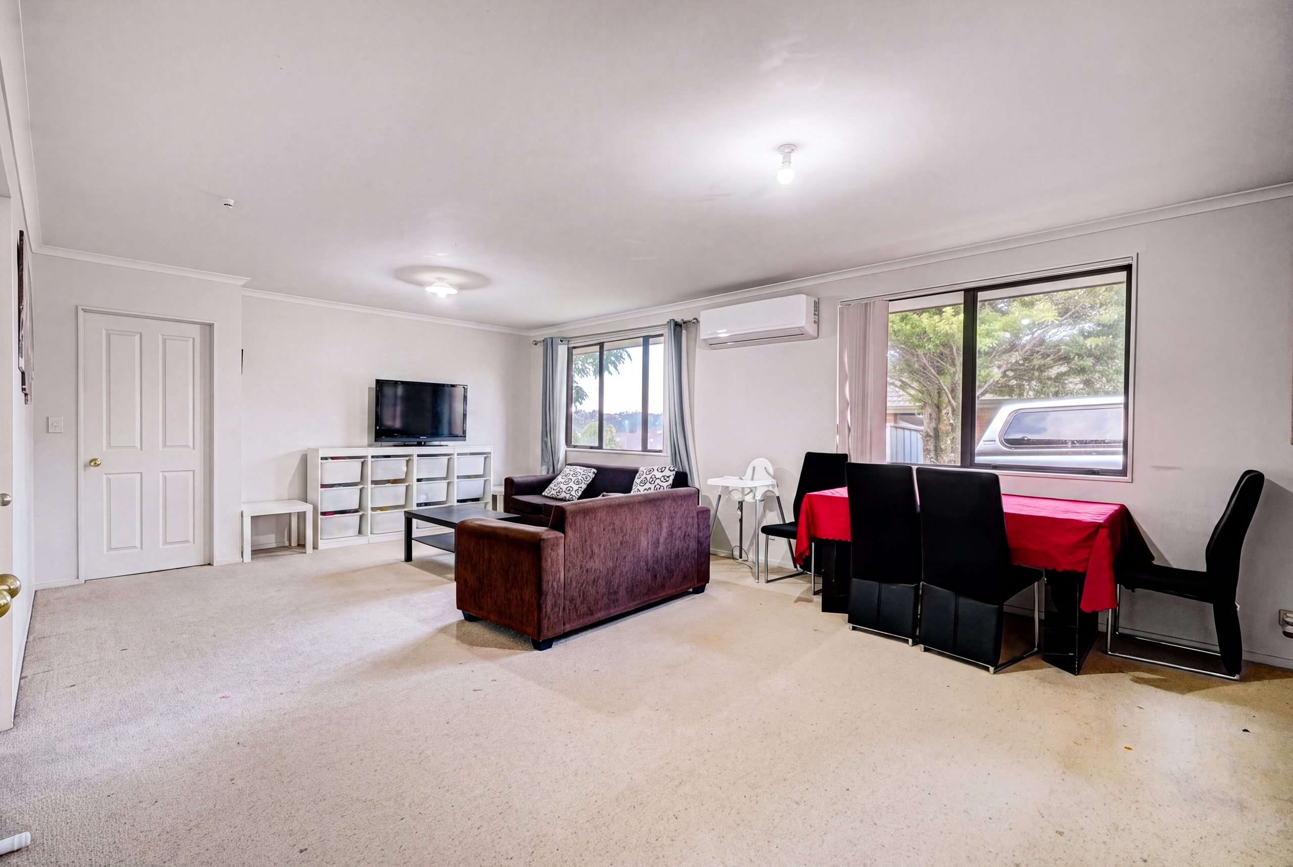 209647854__1784082715-64620-INTERIOR-4 Urgent Sale- Bring your Offers | Brick-Tile