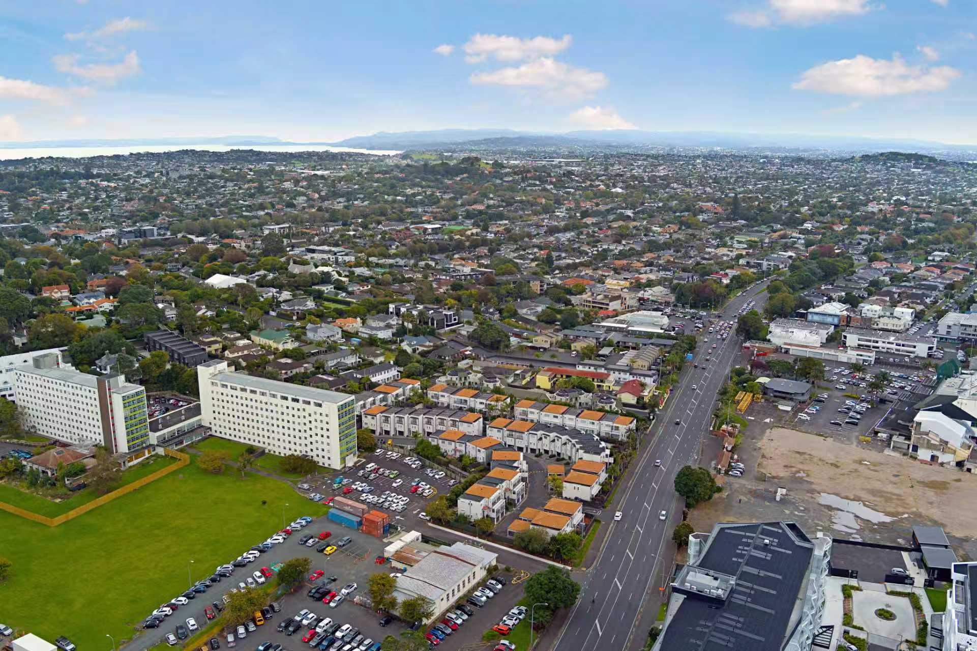 209941751__1784245093-36288-6058f6b87efc396036fe5c4b144839bf Modern Epsom Living – Prime Location