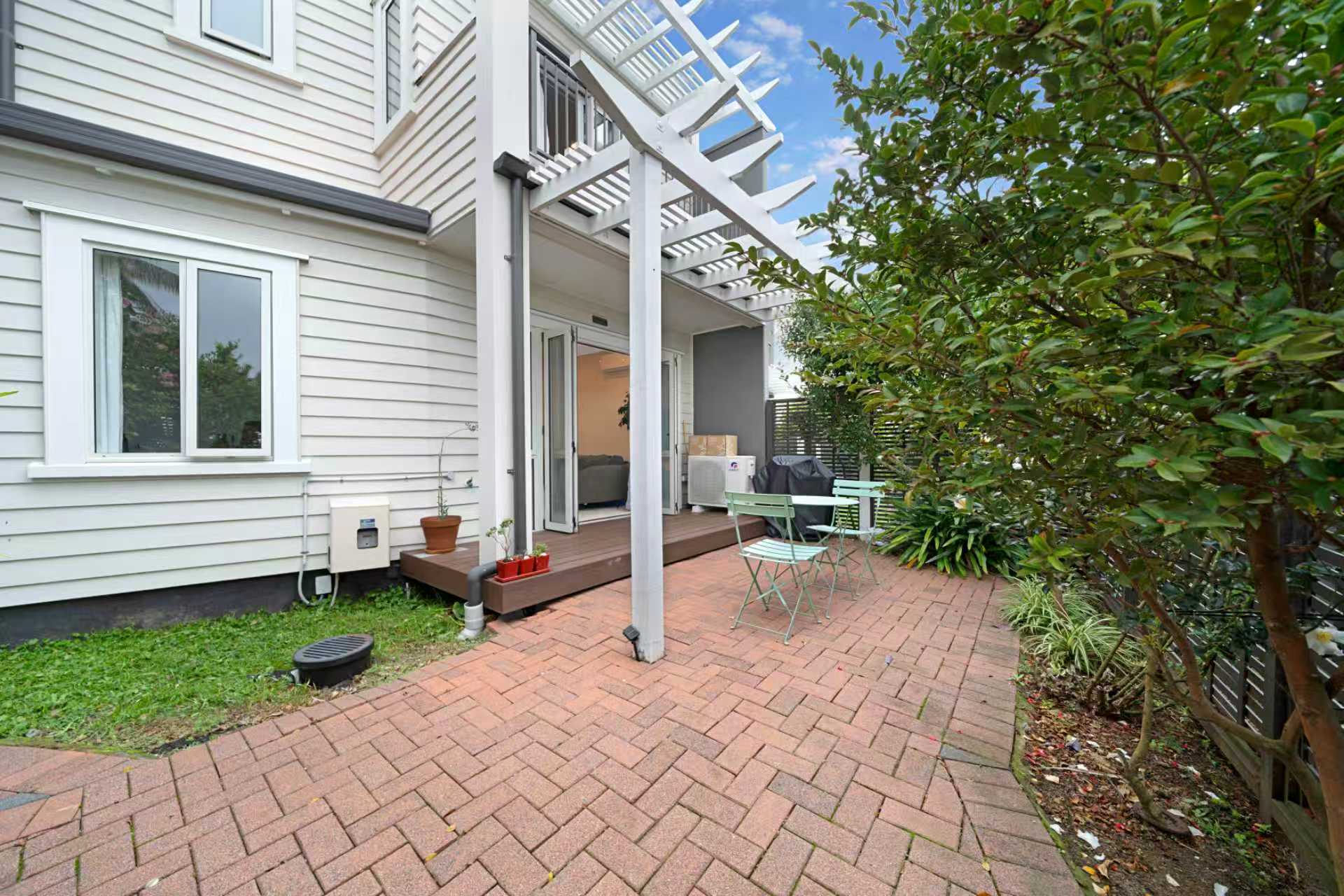 209941803__1784245109-24804-69bd6c524f57e7e507e6d07ddbc588e1 Modern Epsom Living – Prime Location