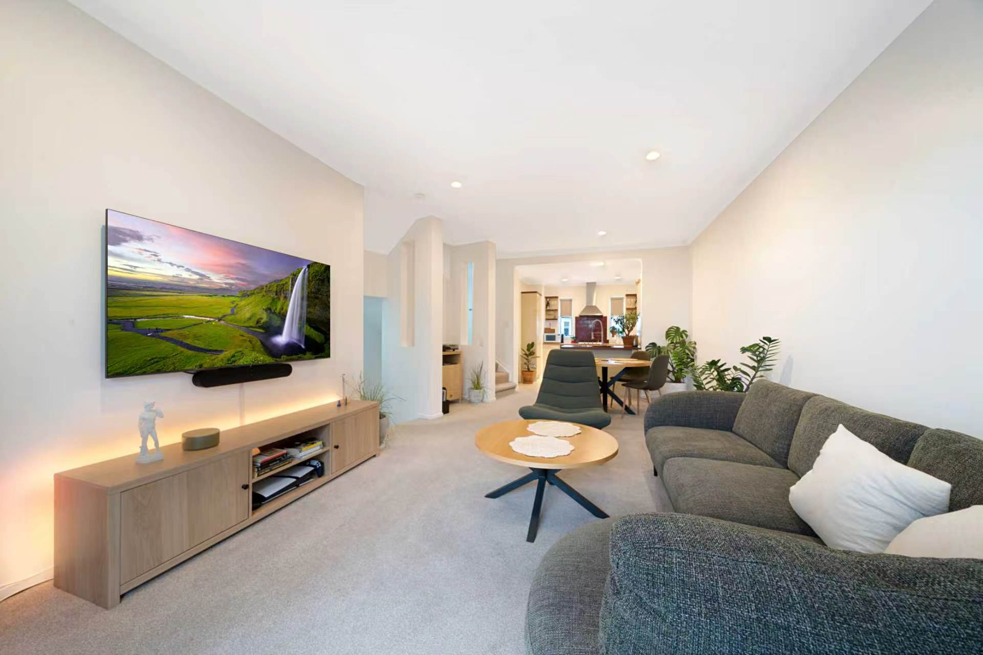 209941804__1784245110-24872-5626a8f488903287ec965833431c0f10 Modern Epsom Living – Prime Location