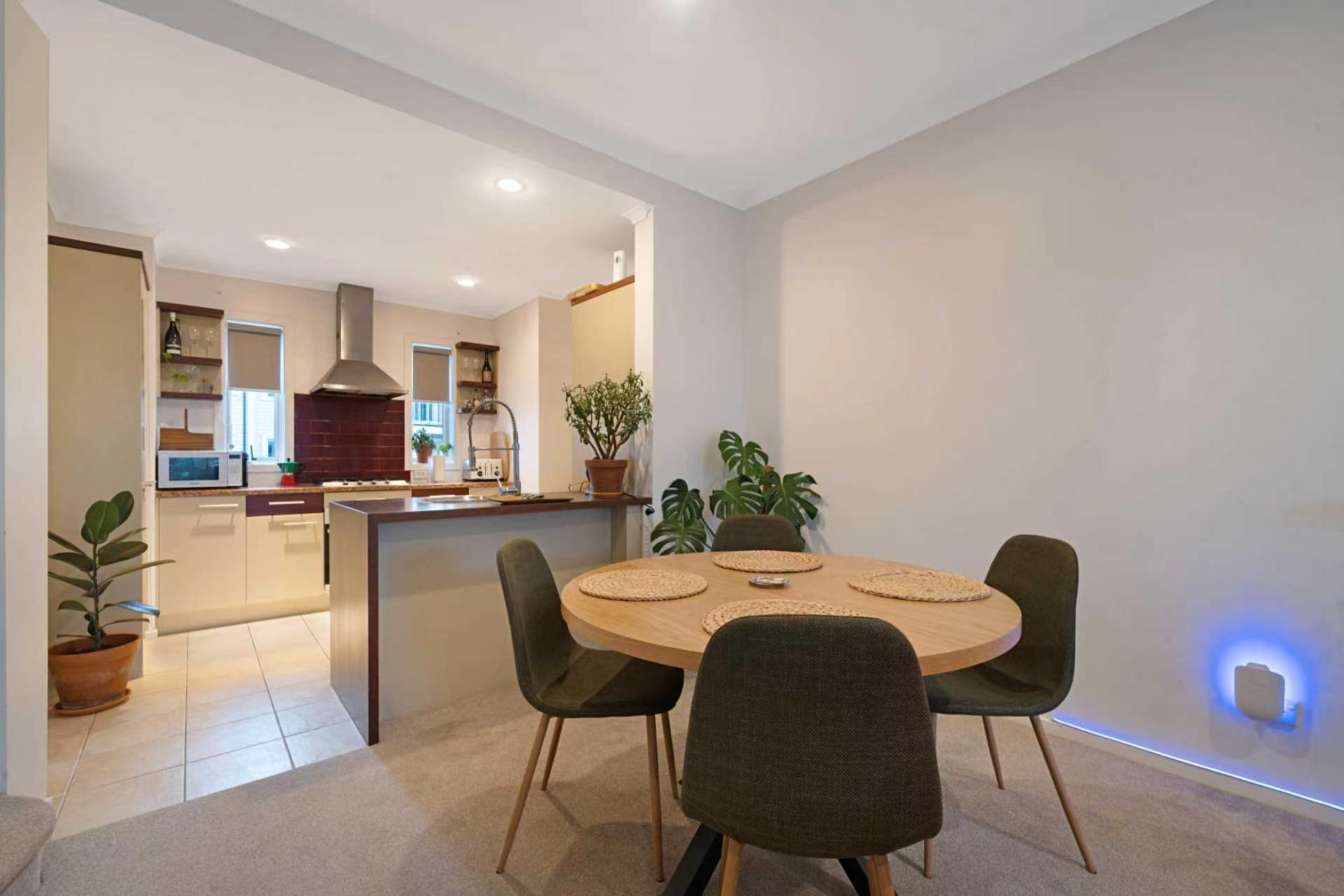 209941834__1784245117-24842-6801d4edf6da1a33e0216e8f7f914c35 Modern Epsom Living – Prime Location