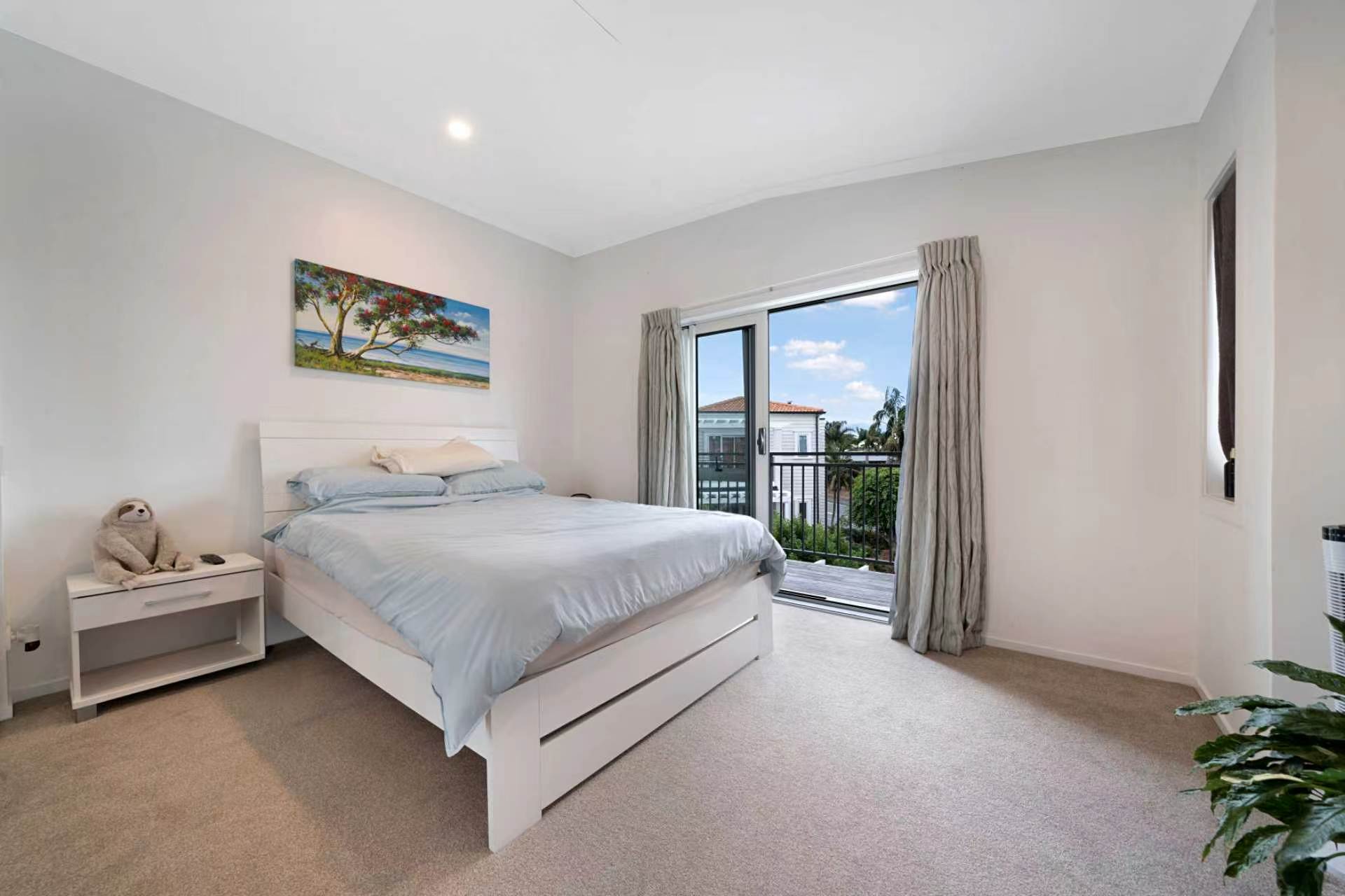 209941864__1784245125-36250-e779fbb543884c1346b4832d1c5eef72 Modern Epsom Living – Prime Location