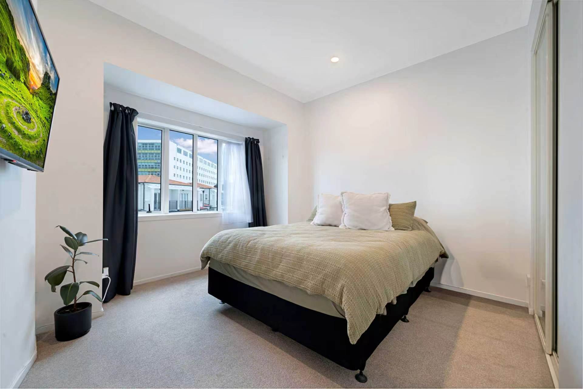 209941898__1784245131-24915-b6adaf01035886b87d06b1a5b9121e4f Modern Epsom Living – Prime Location