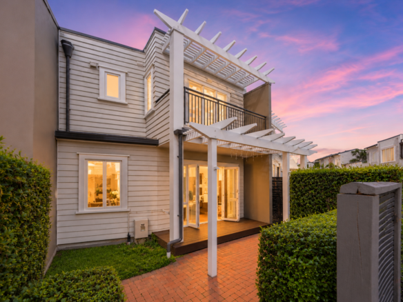 Modern Epsom Living – Prime Location