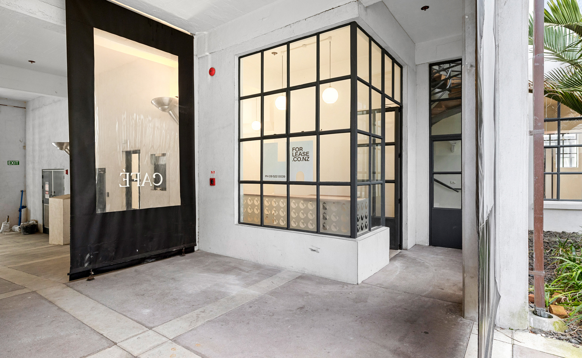 211548953__1784887635-114814-10106-138238511-328-17photoprint Café for Lease | Prime Parnell Corner Location