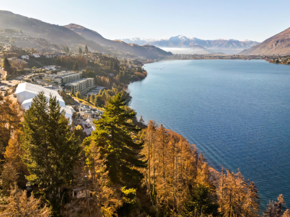 LAKEFRONT,  A RARE 1,662m² LANDHOLDING