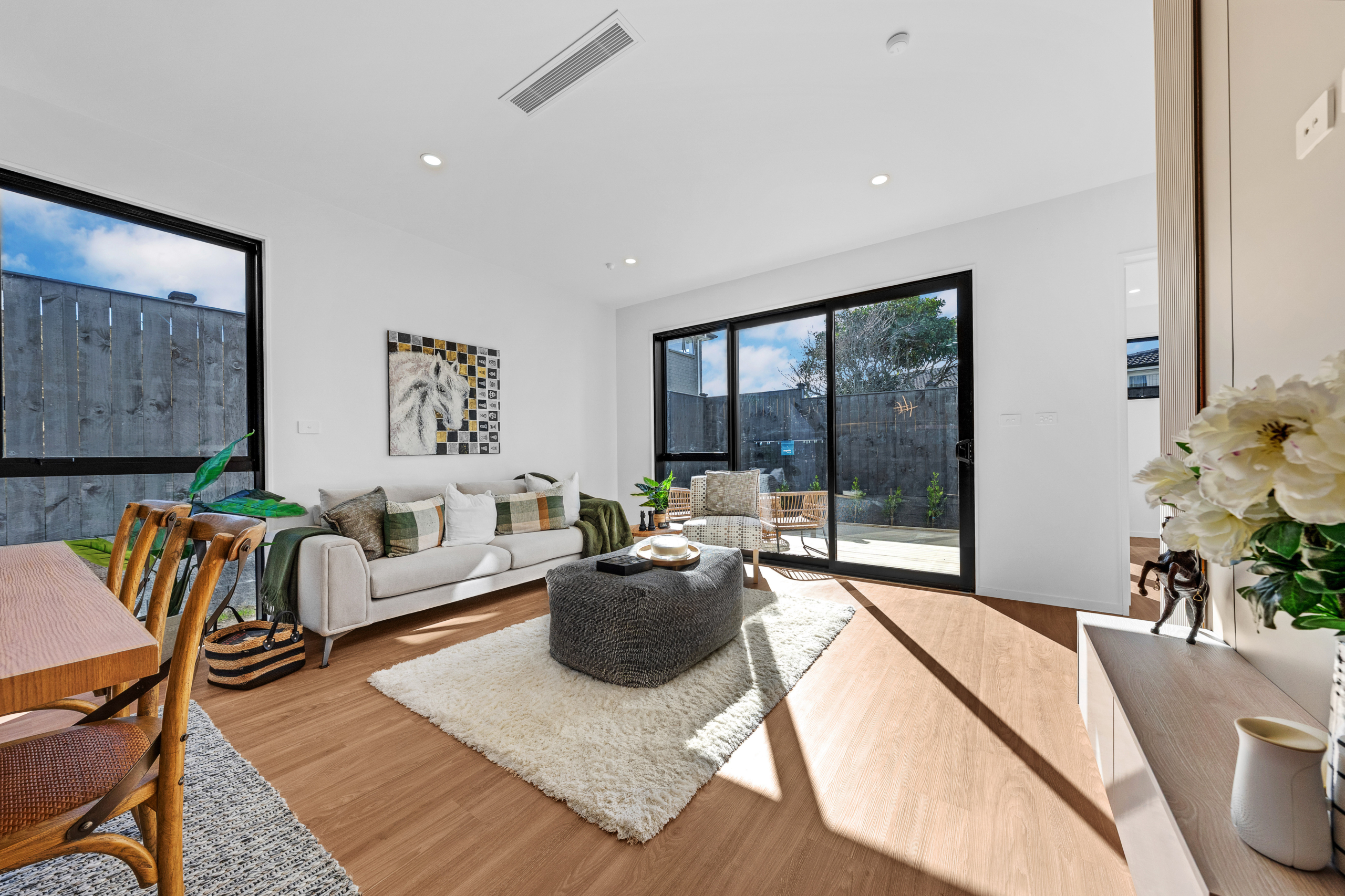 215697229__1787483951-220028-Photos23 Modern Elegance & Exceptional