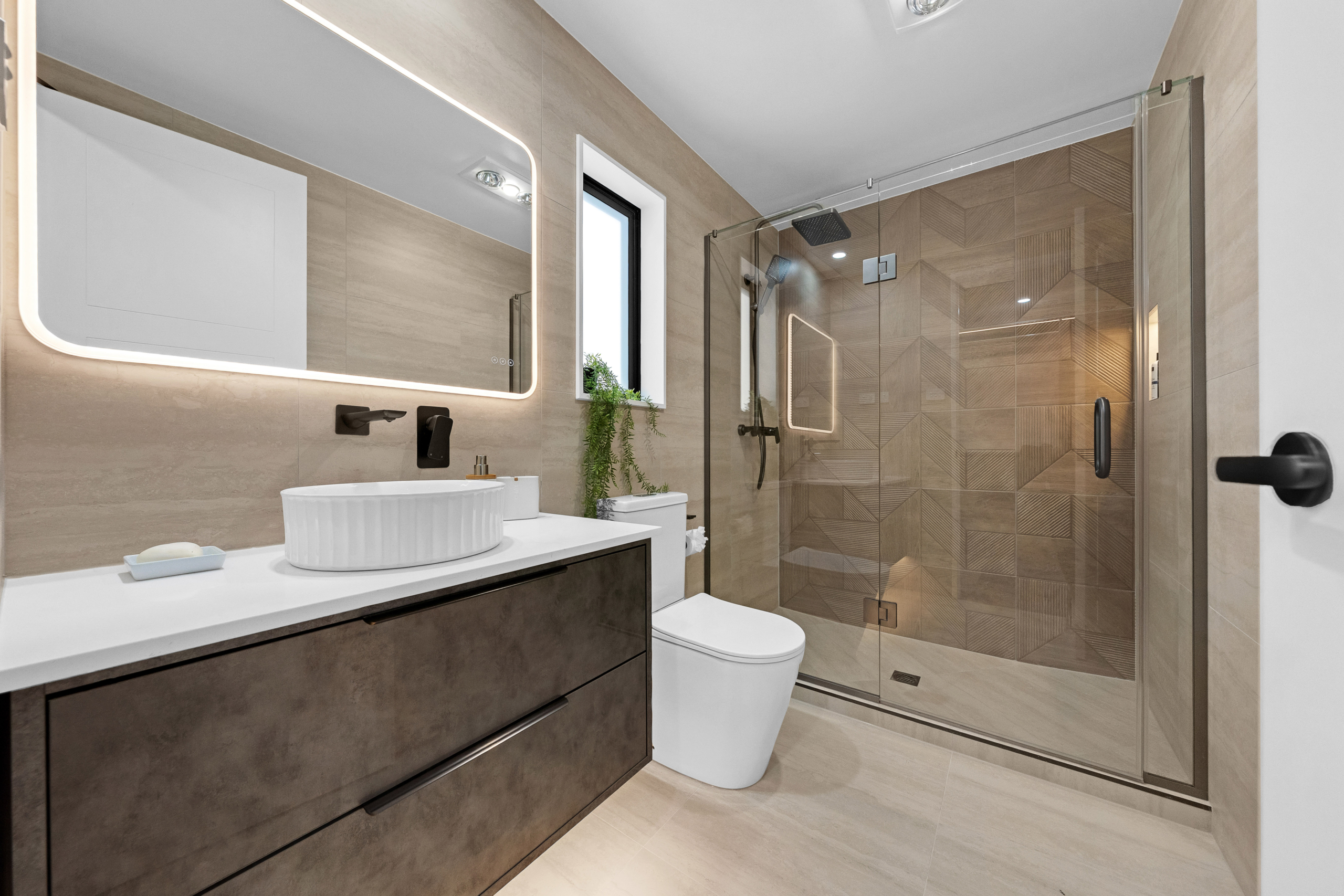 215699078__1787488178-228631-Photos61 Modern Elegance & Exceptional