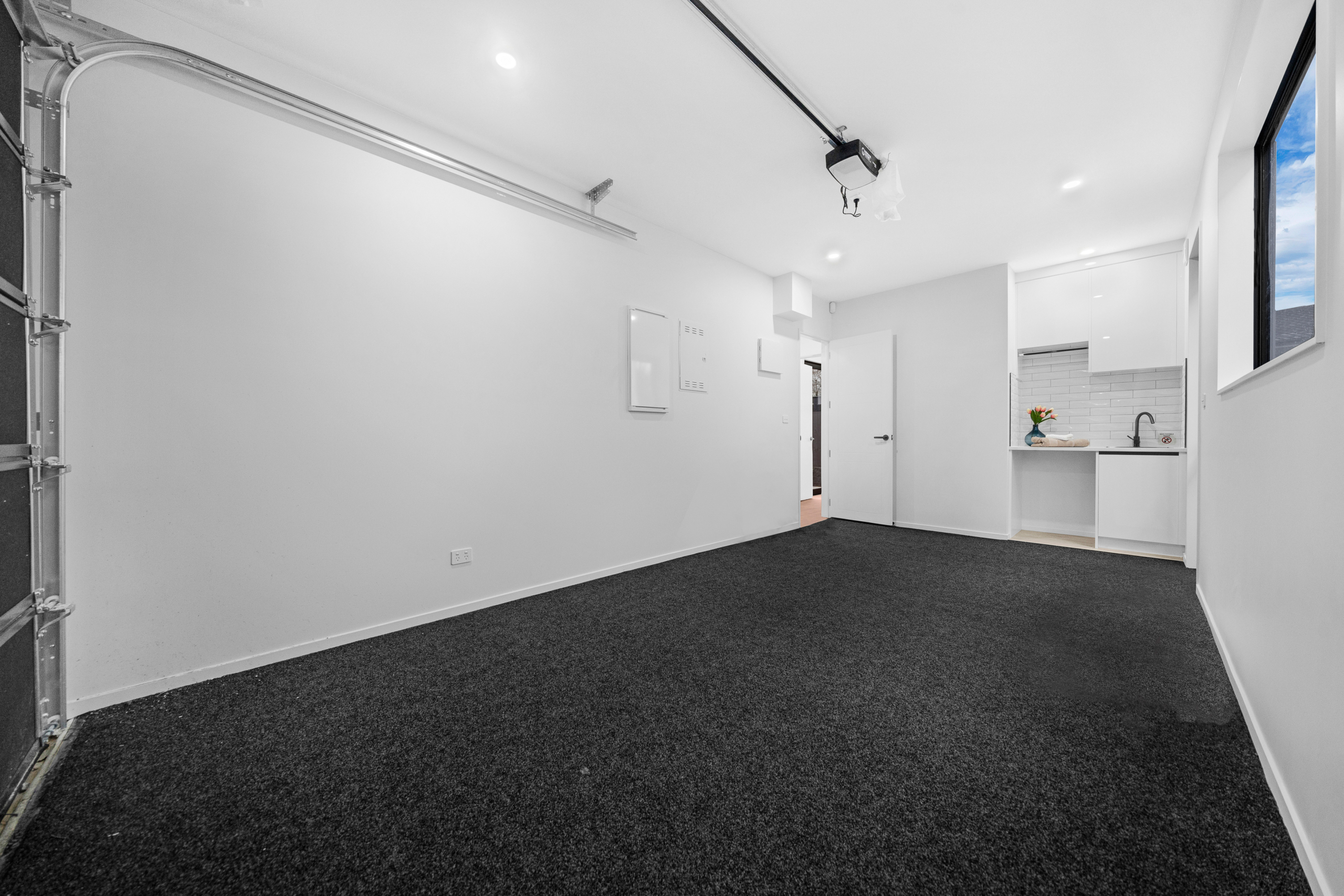 215699080__1787488182-228032-Photos63 Modern Elegance & Exceptional