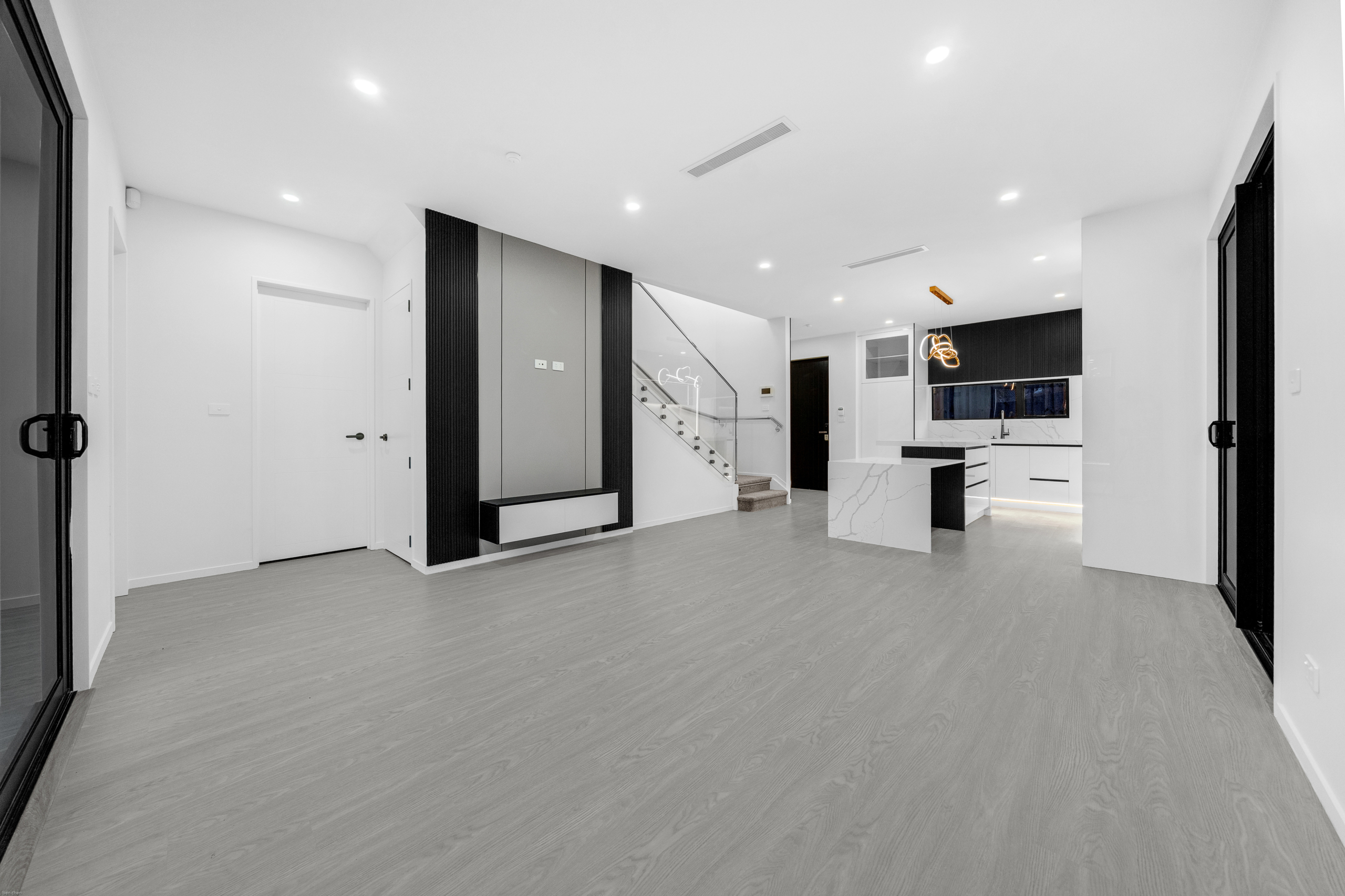 215699100__1787488251-78407-Photos2 Modern Elegance & Exceptional