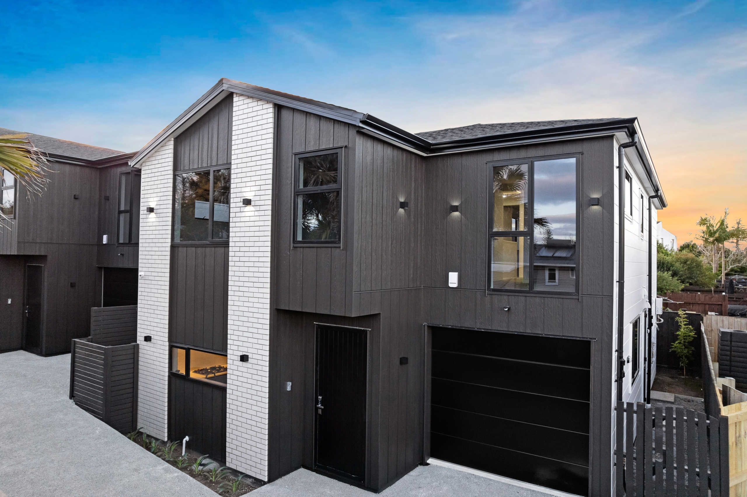 215699629__1787489383-154280-Awqz0NTA Modern Elegance & Exceptional