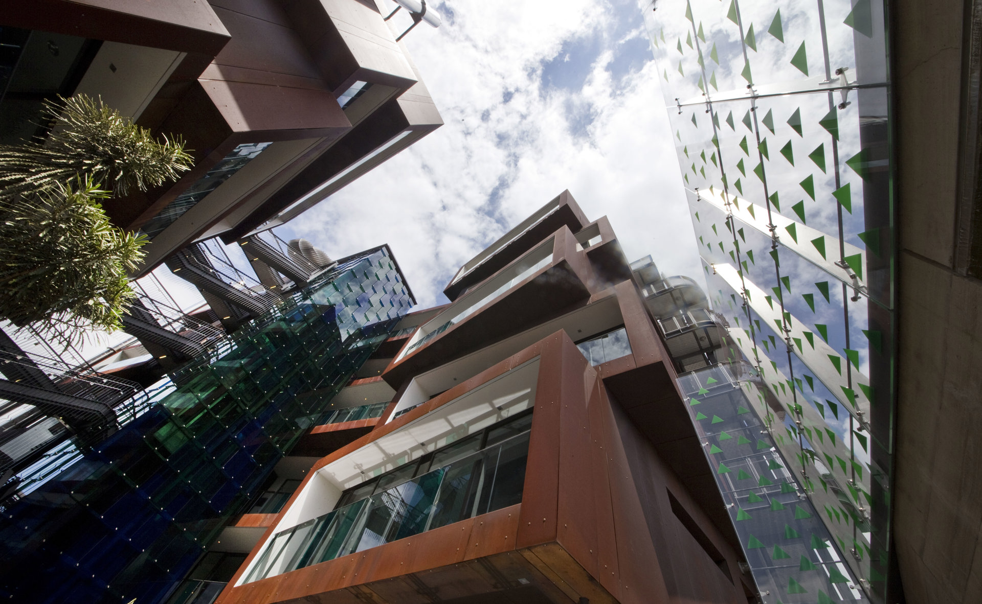 218022621__1788834596-259906-9201-ironbankcourtyard-06 Office for Lease | 98sqm | K’ Road | Parking