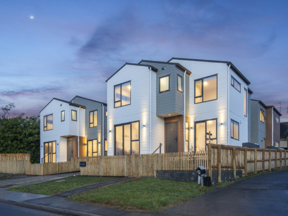 BRAND NEW & IN THE RANGITOTO COLLEGE ZONE