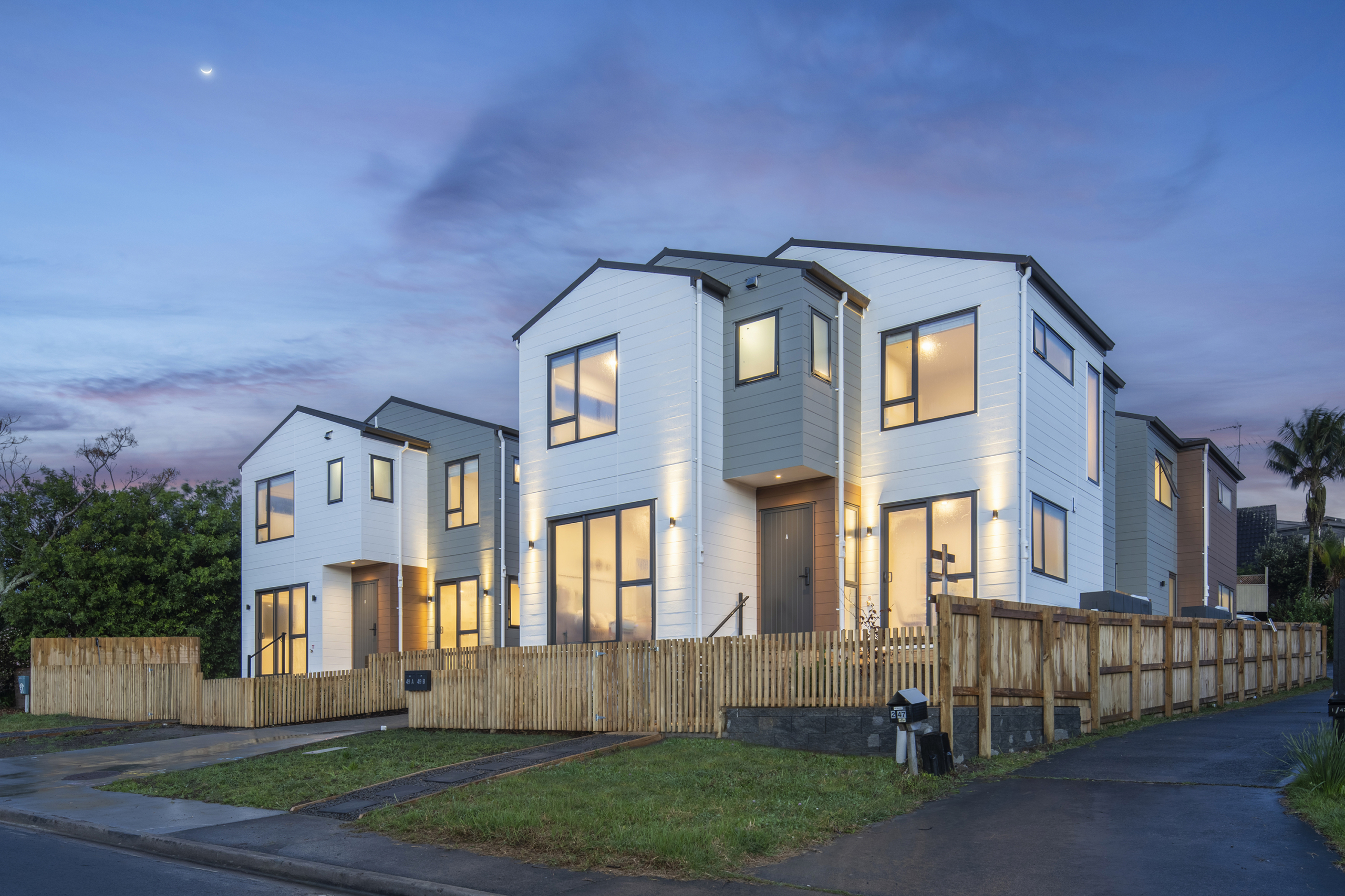 218537862__1789088588-42783-DSC05249-HDR BRAND NEW & IN THE RANGITOTO COLLEGE ZONE