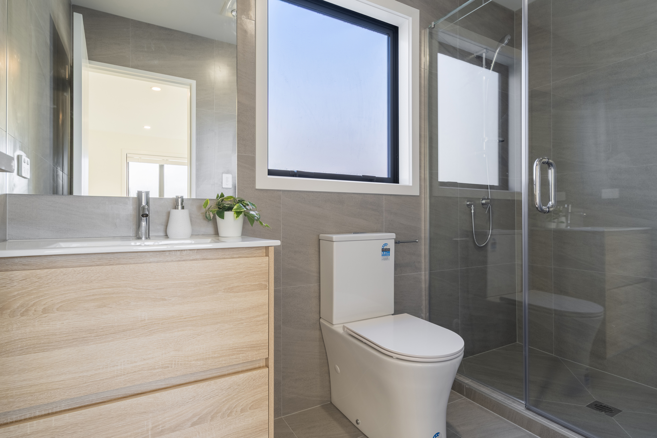 218537924__1789088592-57157-DSC05296-HDR BRAND NEW & IN THE RANGITOTO COLLEGE ZONE
