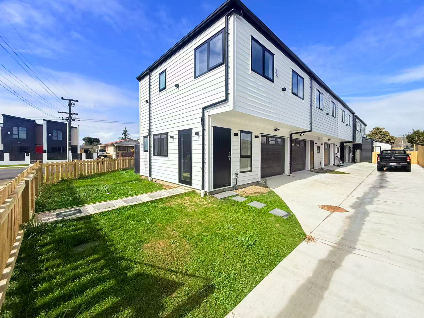 218874985__1789426395-19926-8E-EXTERIOR-1 Lucky Last and Corner
